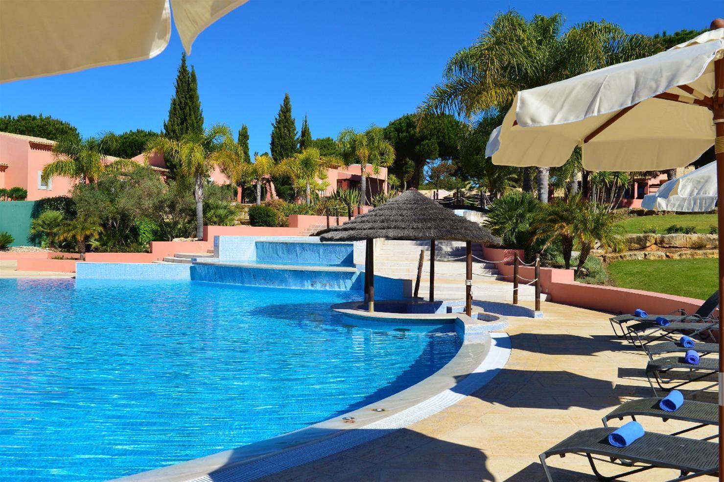 Pestana Vila Sol - Vilamoura Premium Golf Resort Exterior foto A swimming pool at a resort in Portugal