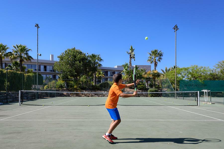 Pestana Vila Sol - Vilamoura Premium Golf Resort Exterior foto A player preparing to hit a backhand